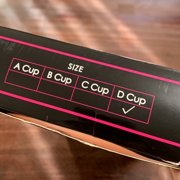 Adhesive bra - Picture 6 of 6